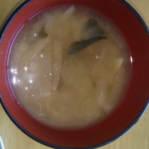 食べ応え十分！高野豆腐入り小松菜味噌汁